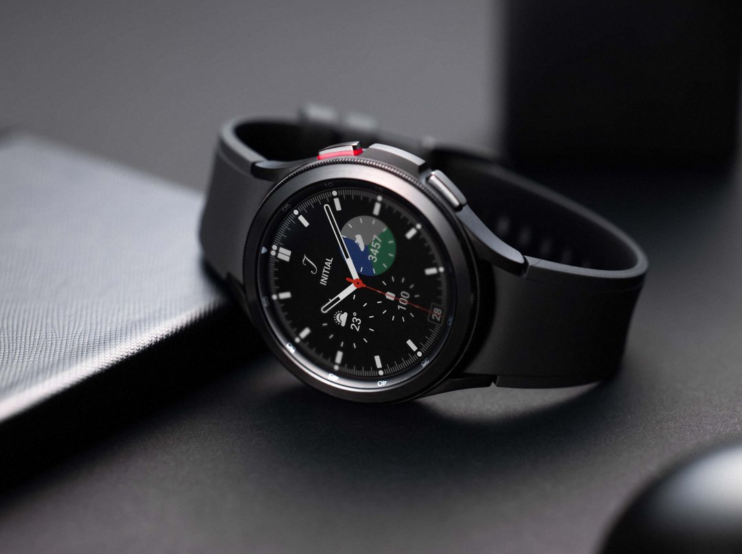 Samsung Galaxy Watch4 Classic 46mm LTE R895F — Zdjęcie poglądowe — kolor może się różnić